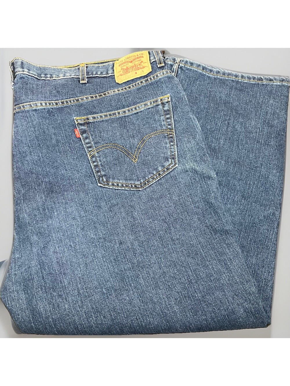 Vintage Levi's 550 Series Men's Relaxed Fit Mid Rise Straight Medium Wash Jeans